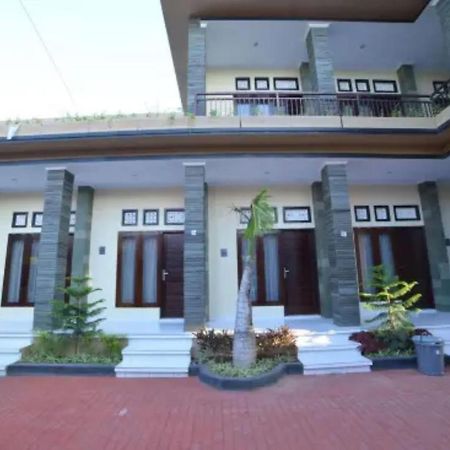 Oyo Flagship 91237 Ratu Guest House Kedunganan Zewnętrze zdjęcie