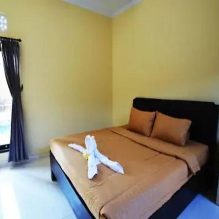 Oyo Flagship 91237 Ratu Guest House Kedunganan Zewnętrze zdjęcie