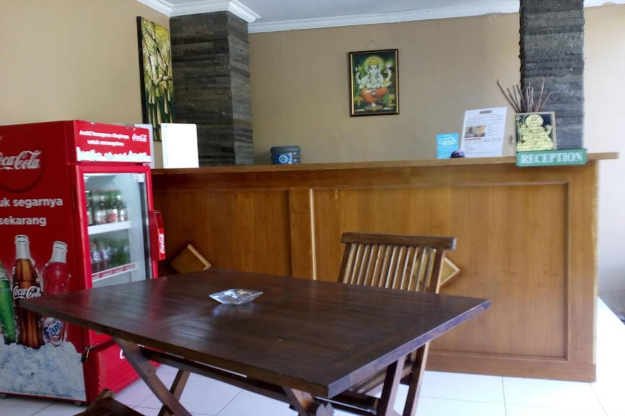 Oyo Flagship 91237 Ratu Guest House Kedunganan Zewnętrze zdjęcie
