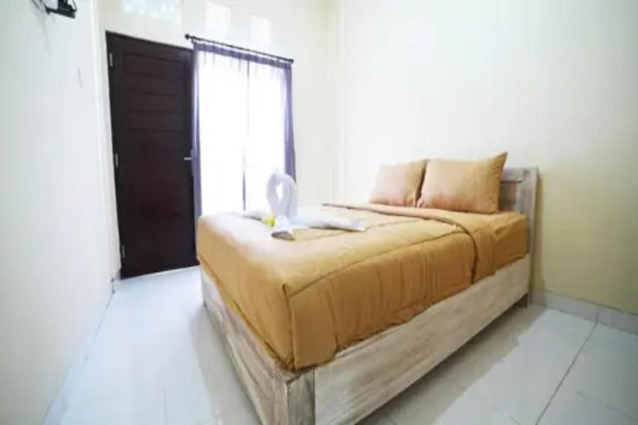 Oyo Flagship 91237 Ratu Guest House Kedunganan Zewnętrze zdjęcie