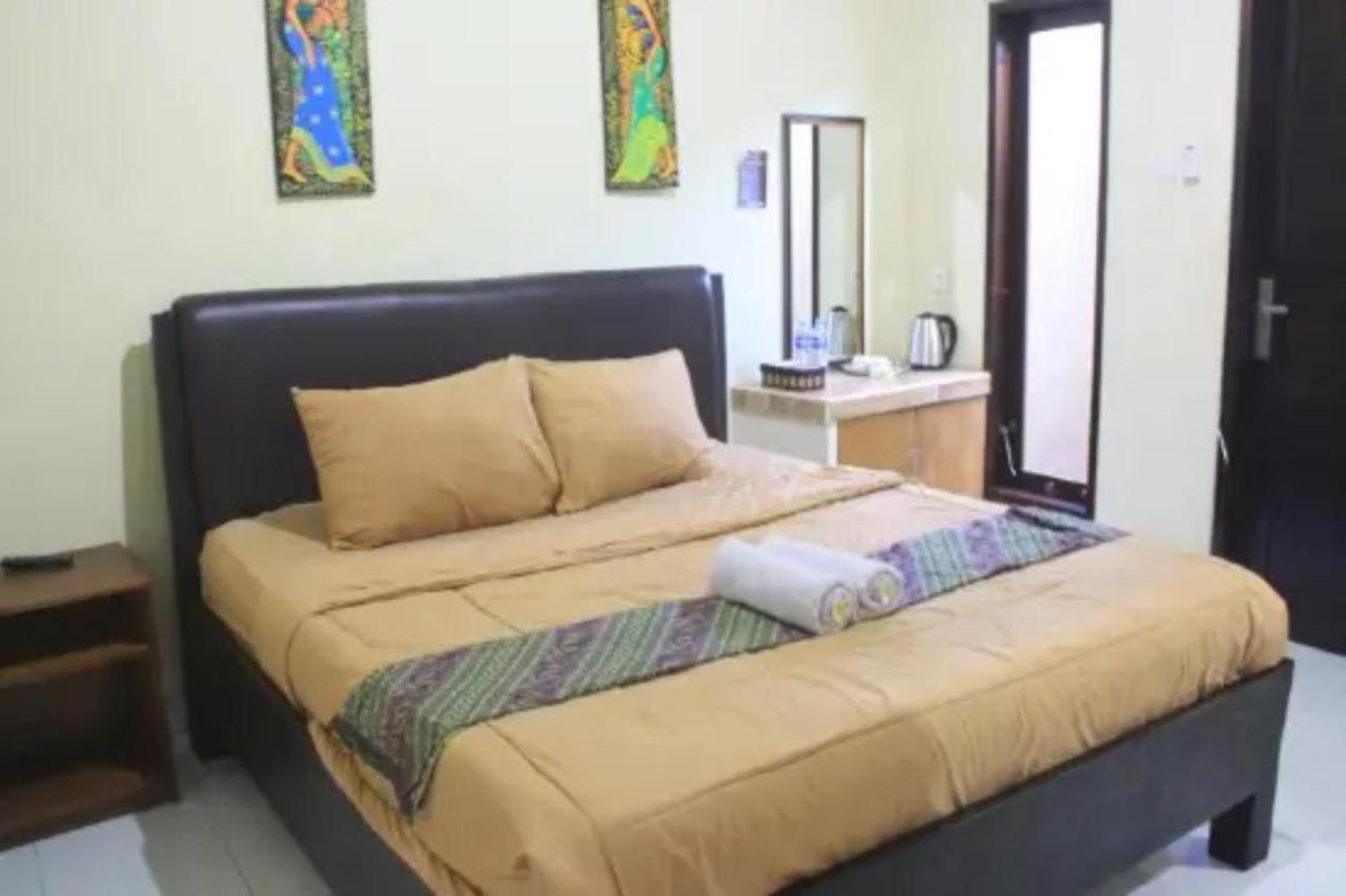 Oyo Flagship 91237 Ratu Guest House Kedunganan Zewnętrze zdjęcie